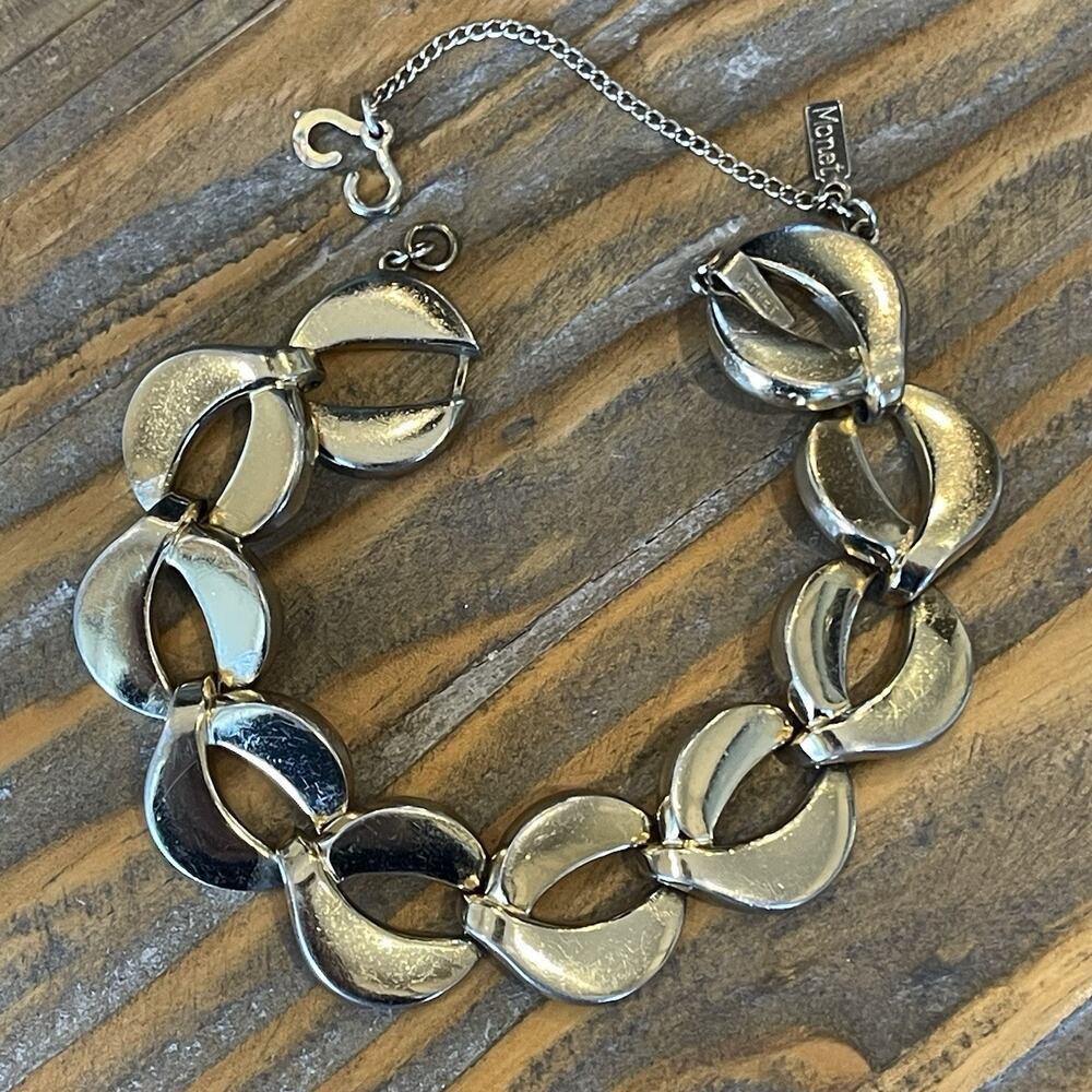 Vintage 1940’s Monet Gold Tone Oval Link Bracelet 7” Safety Chain